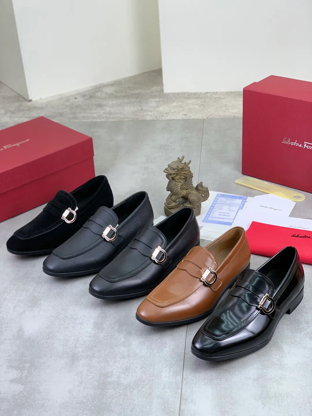 Men's men's shoes 💰P600💰[New model] High quality water-dyed cowhide 🆘[Salvatore Ferragamo] Ferragamo's latest casual business leather shoes for men! Listed simultaneously! The fabric is made of specially imported original calfskin, and the interior is made of imported water-dyed cowhide. It is absolutely luxurious and leads the fashion trend. Matching code: 38-44 (45 and 46 can be customized) 5️⃣ colors available